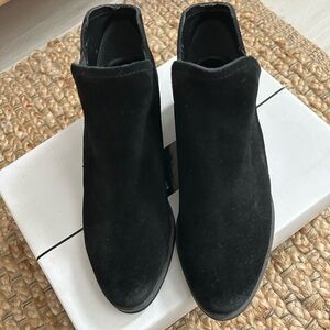 Dolce Vita Black Ankle Boots Sleek Minimalist Design